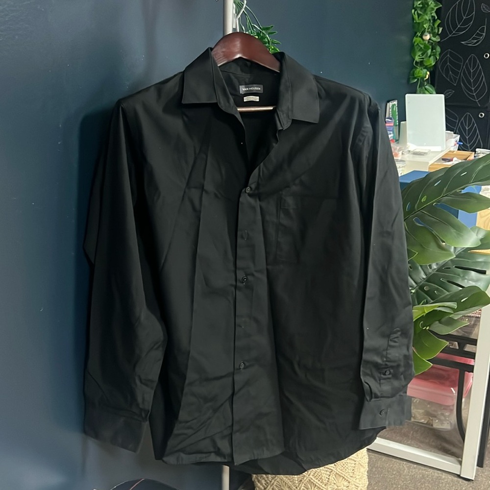 Van Heusen Regular fit wrinkle free black shirt